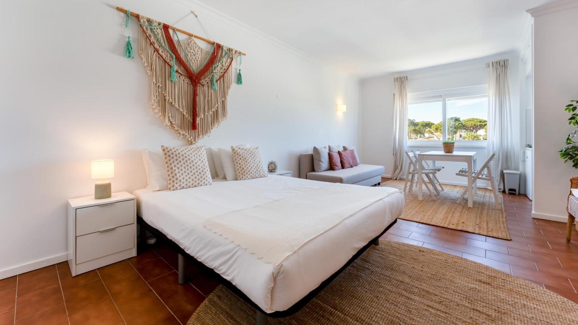 Appartement Stylish With Pool By Lovelystay